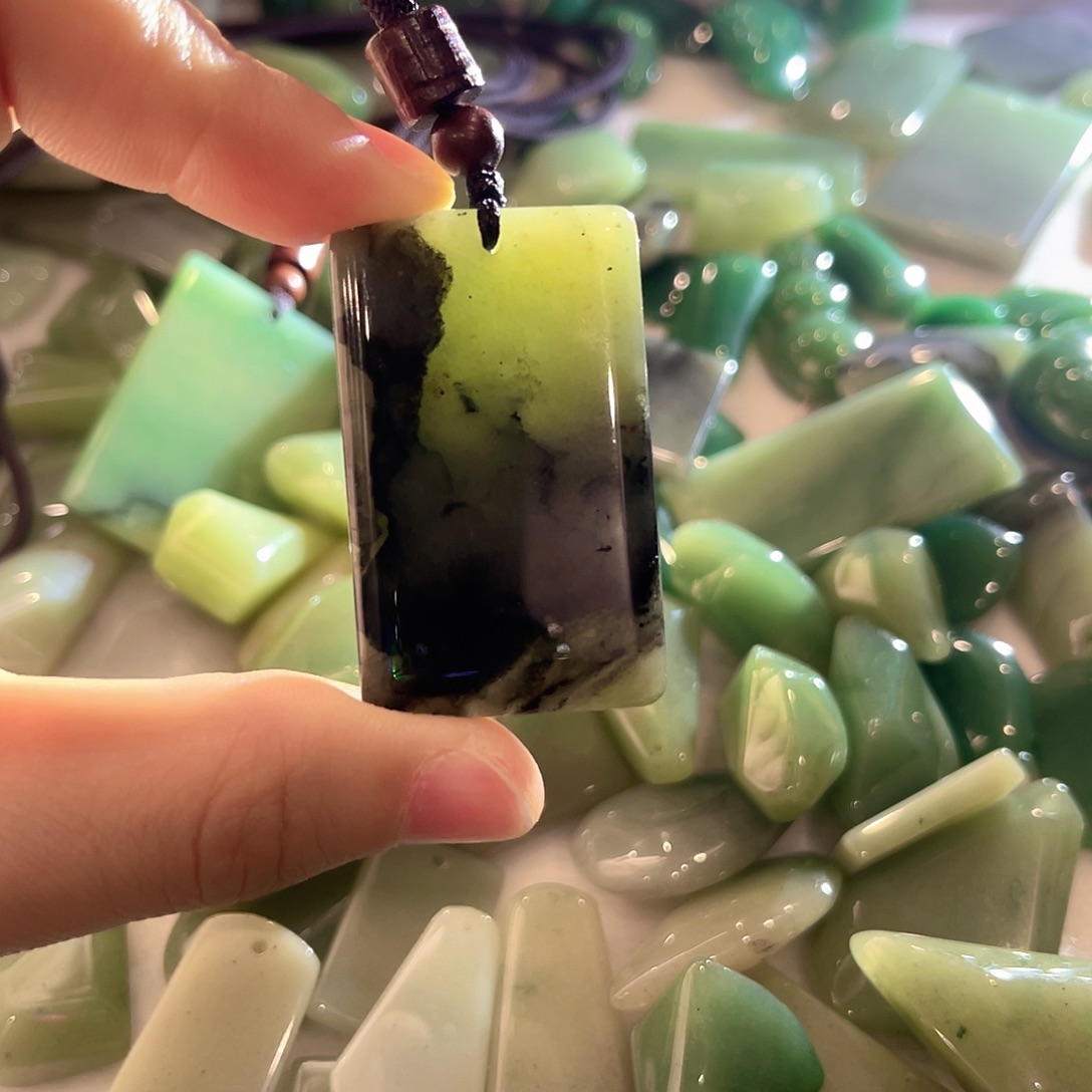 密玉（石英质玉）未镶嵌颈饰