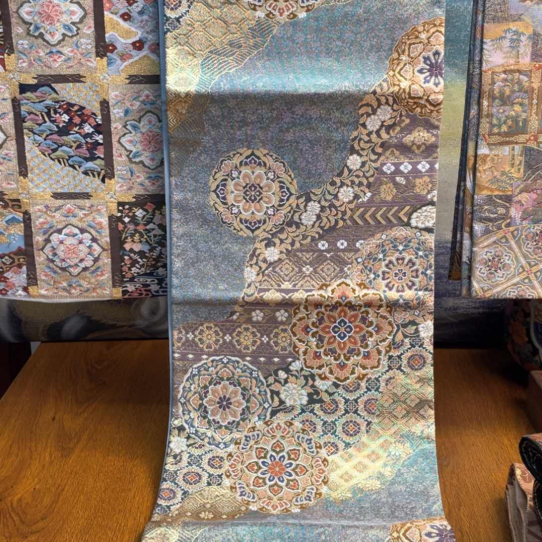 织绣金织流水纹宝相