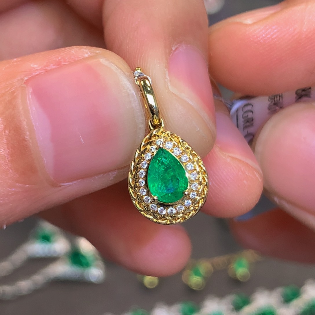 18K金镶嵌颈饰祖母绿