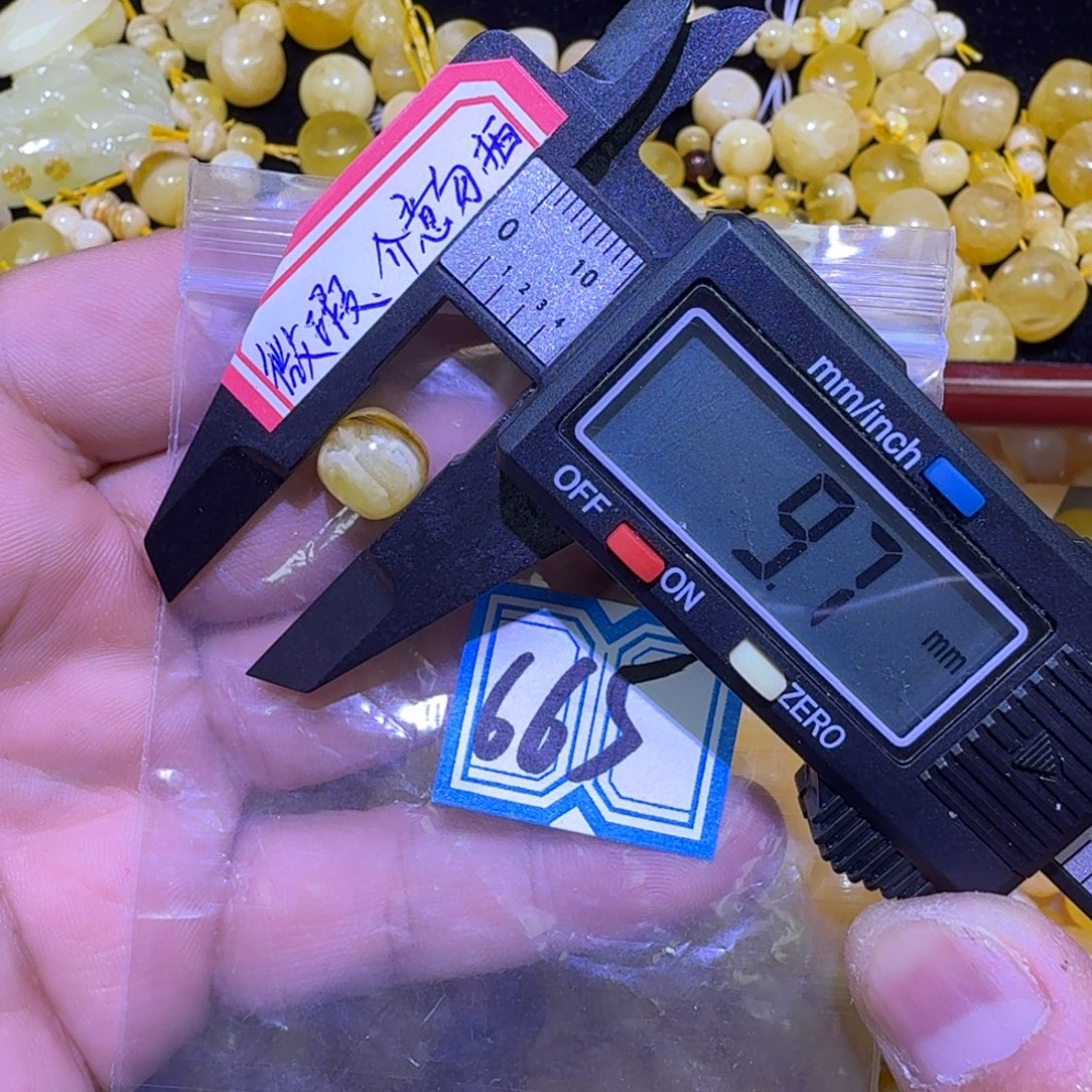 蜜蜡未镶嵌珠宝奇石
