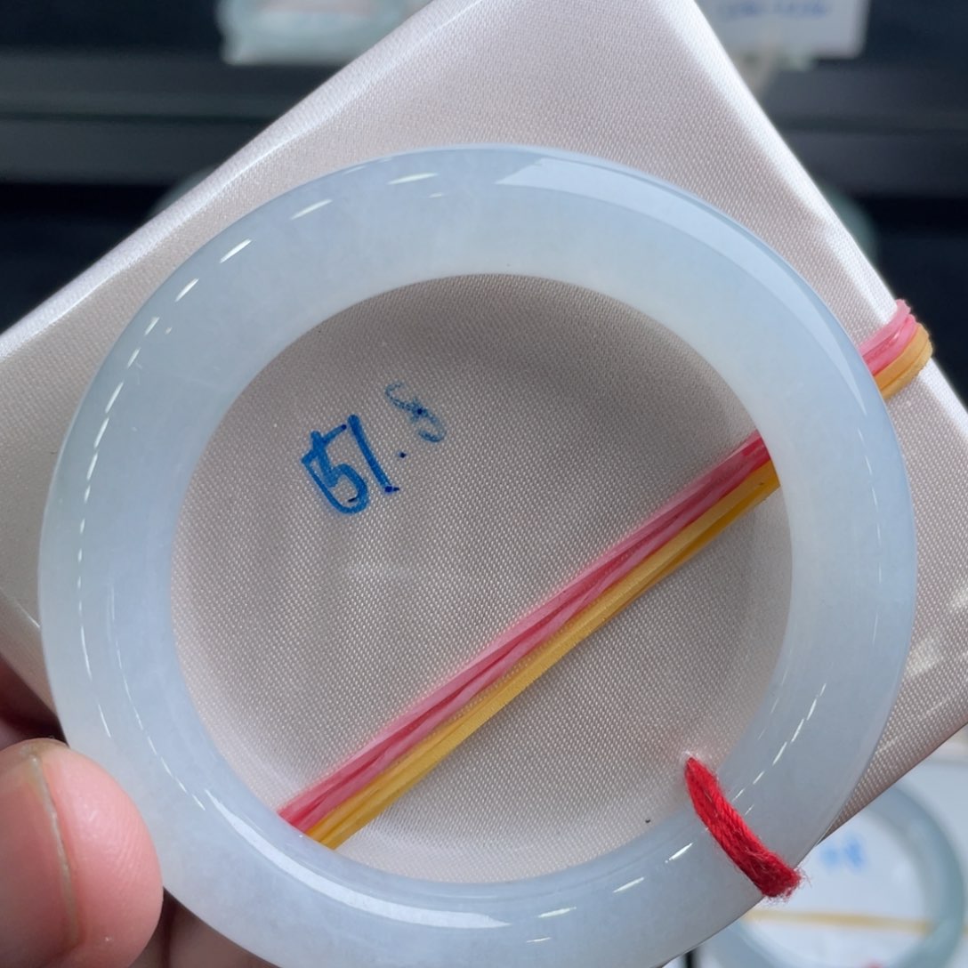 翡翠手镯未镶嵌翡翠手镯