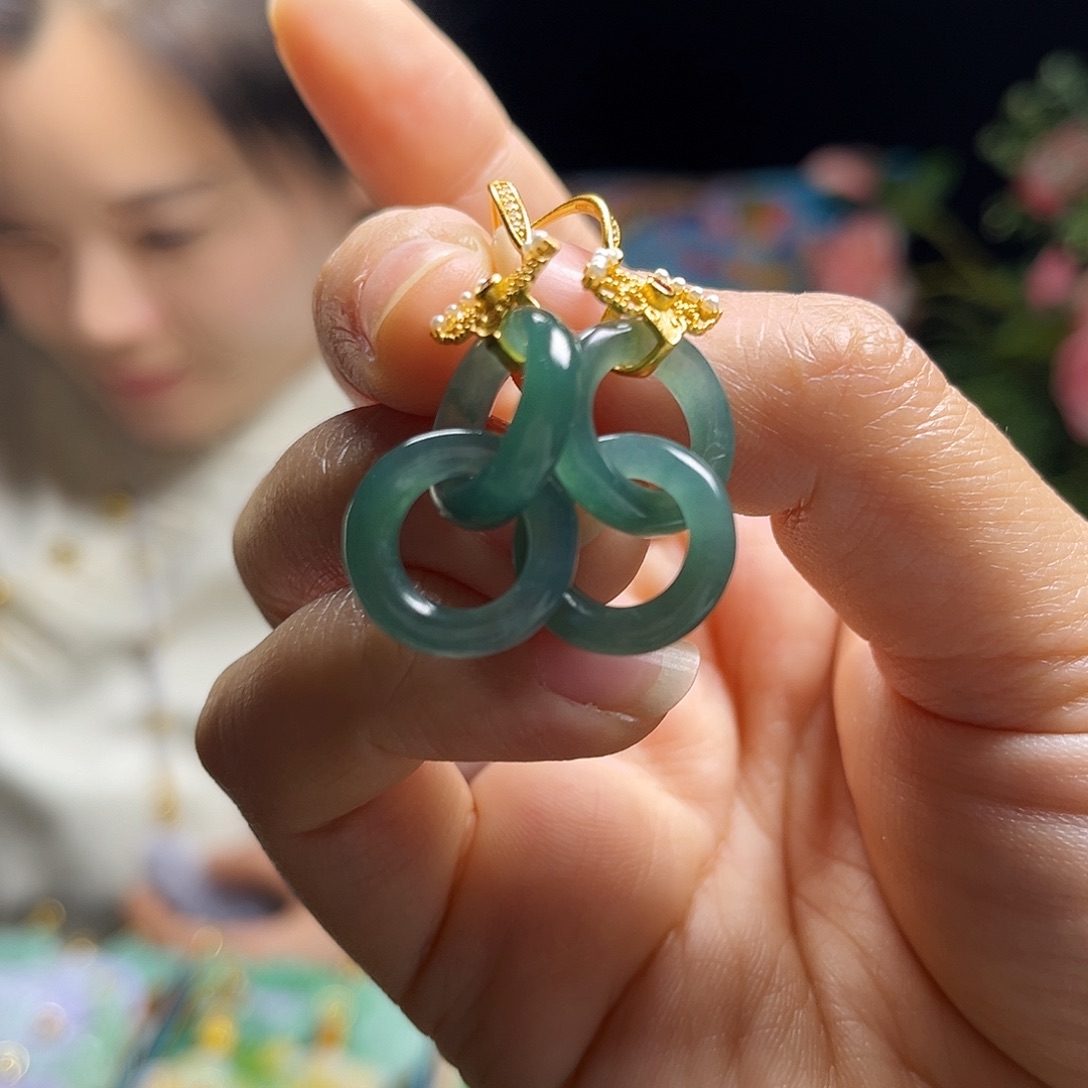 翡翠颈饰未镶嵌天然