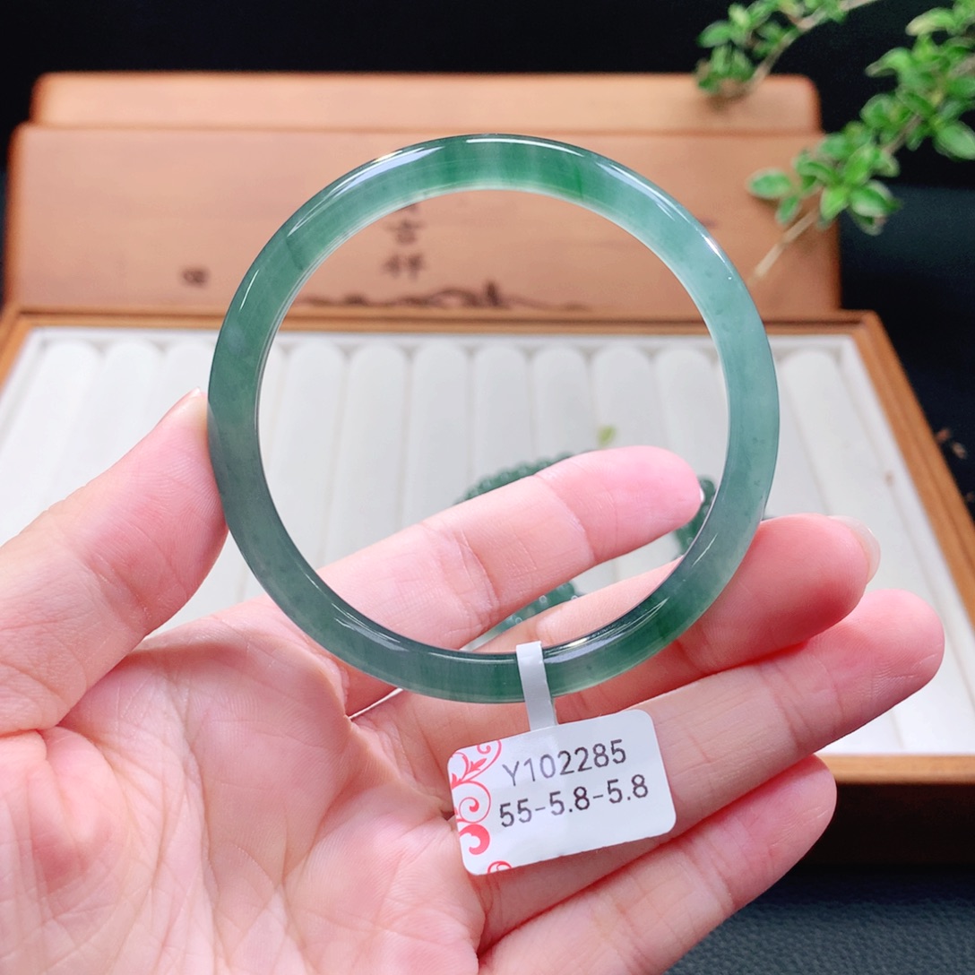 翡翠手镯（圆镯）未镶嵌