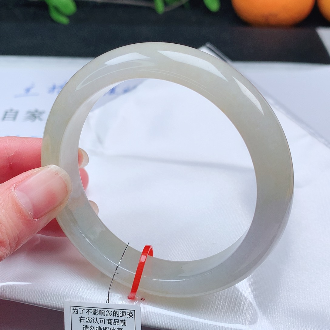 翡翠手镯未镶嵌59圈