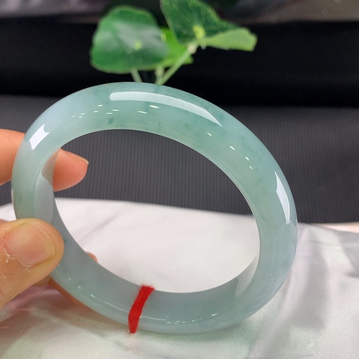 翡翠未镶嵌手镯正圈58