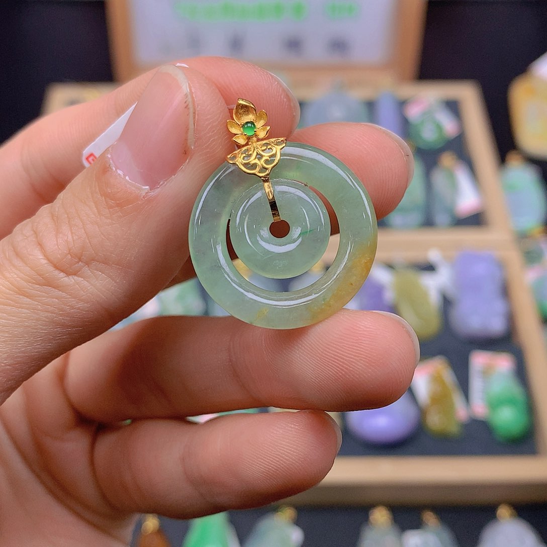 翡翠颈饰18K金镶嵌翡翠