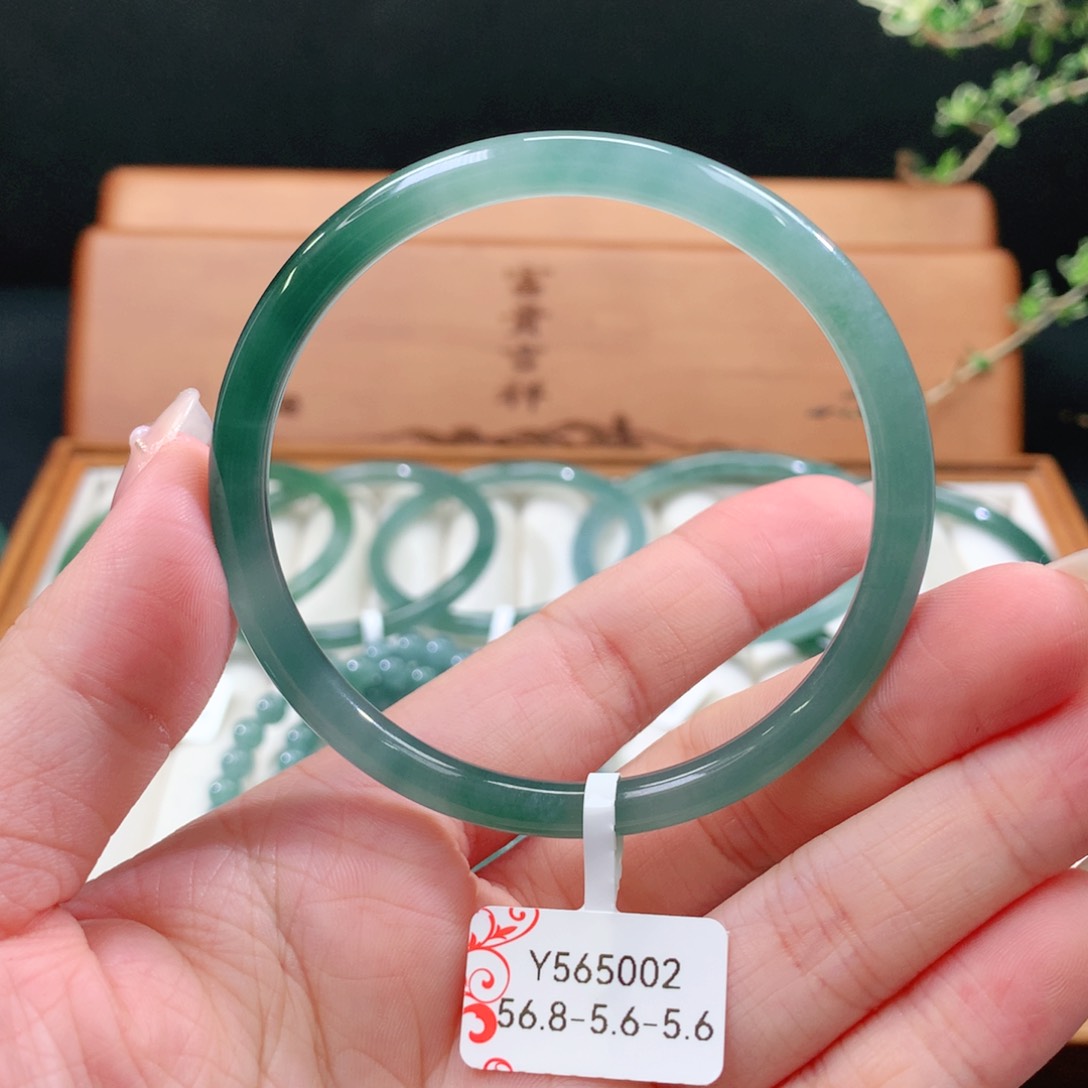 翡翠手镯未镶嵌天然
