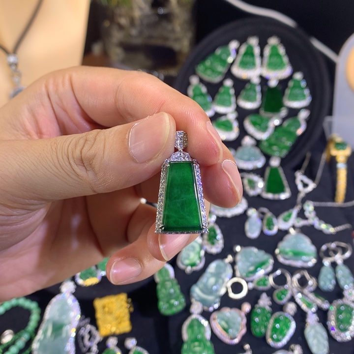 颈饰银S925镶嵌翡翠