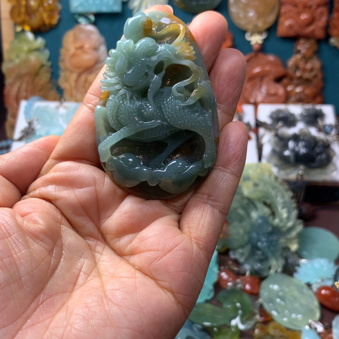 蛇纹石玉未镶嵌挂坠