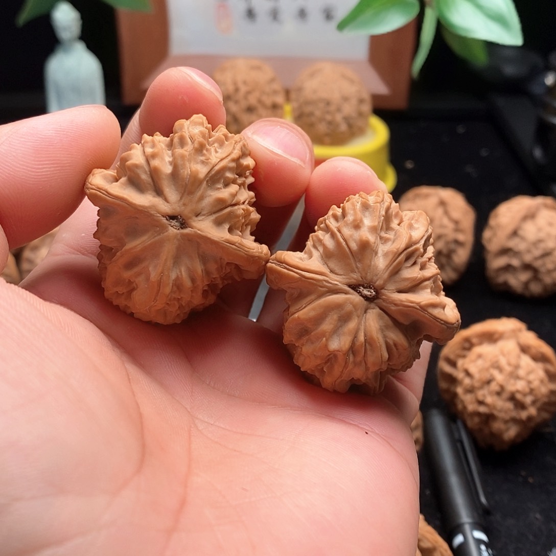 文玩核桃吊坠马老四38