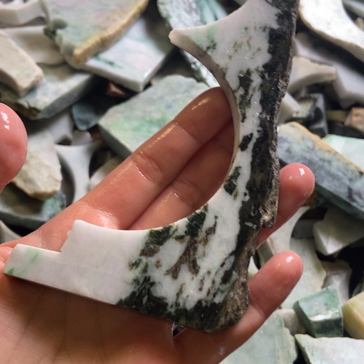 翡翠颈饰未镶嵌天然翡翠