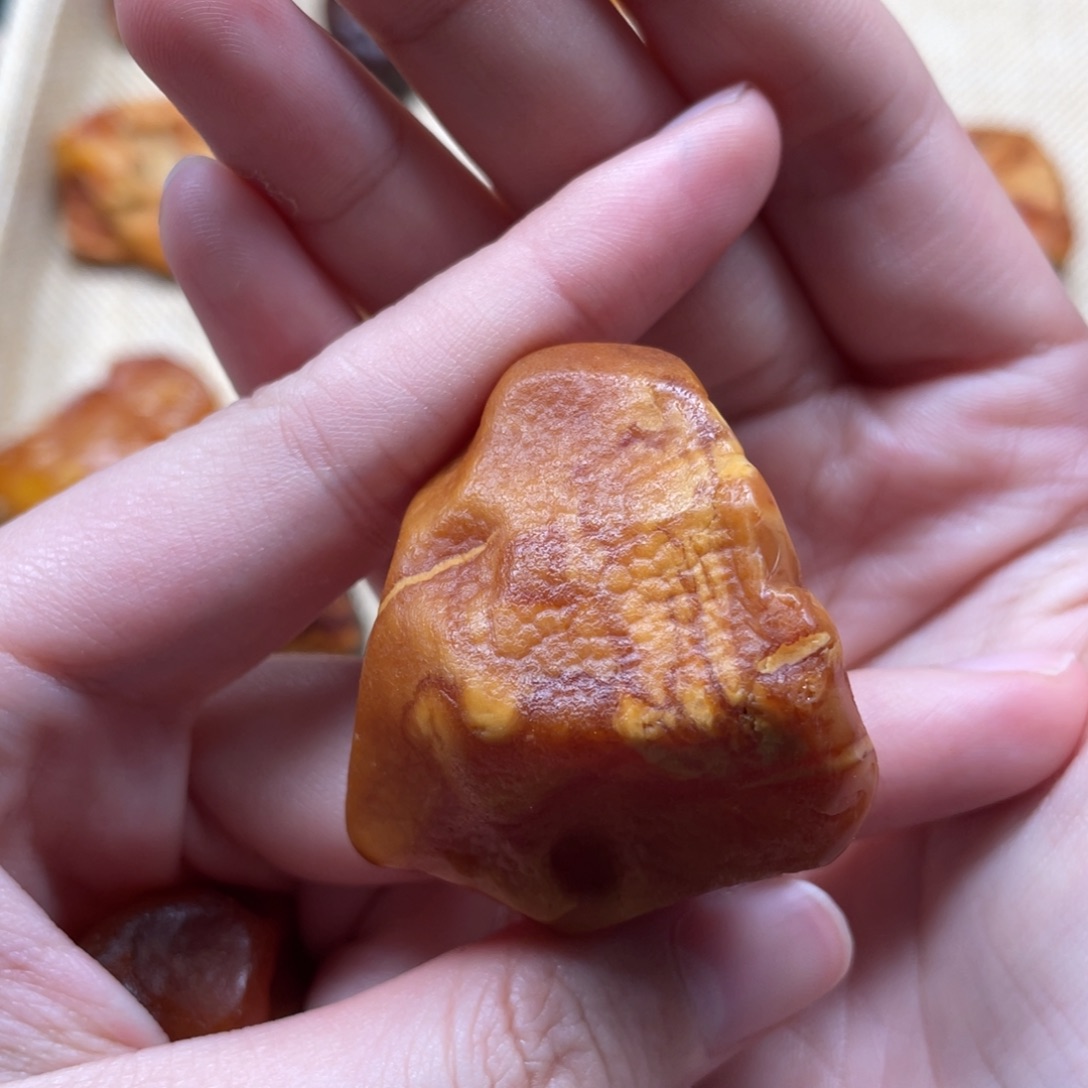 琥珀珠宝奇石未镶嵌