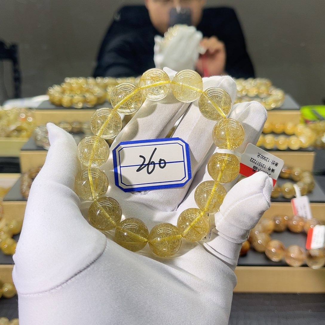 水晶手链未镶嵌揪*鸭晶莹剔透