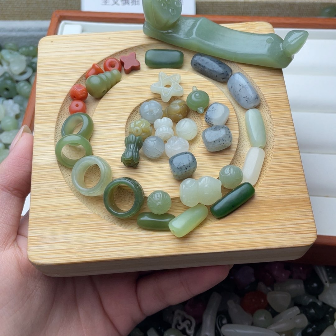 未镶嵌手绳和田玉-****°