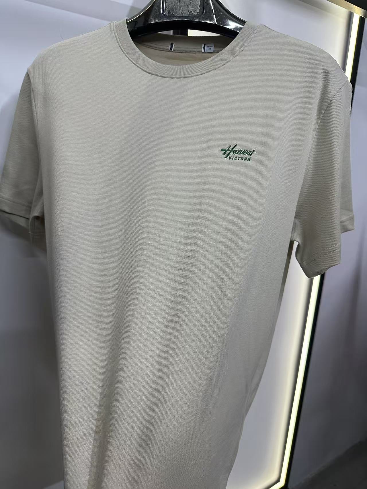 198卡其男纯棉质地2025短袖T恤舒适有型圆领字母刺绣透气短袖男装