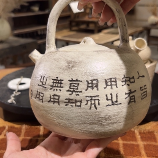 纭***家景德镇鱼和熊手工陶艺