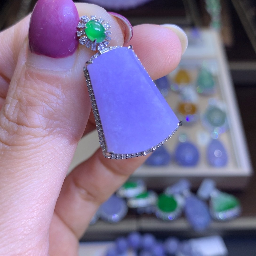 翡翠颈饰18K金镶嵌翡翠