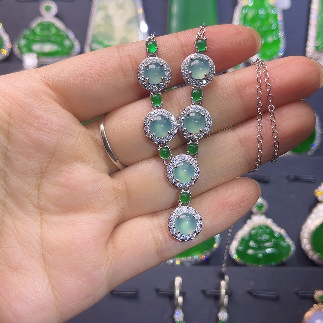 翡翠未镶嵌颈饰项链