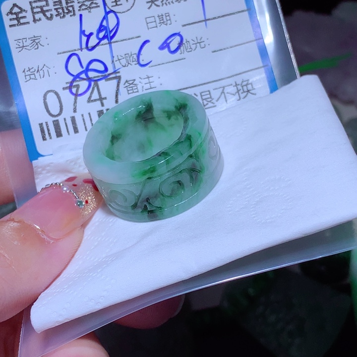 钟***店翡翠未镶嵌颈饰我