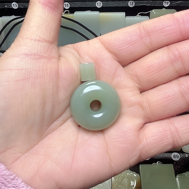 和田玉和田玉未镶嵌小**?