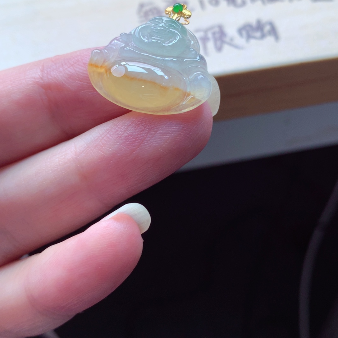 翡翠18K金镶嵌颈饰吊坠