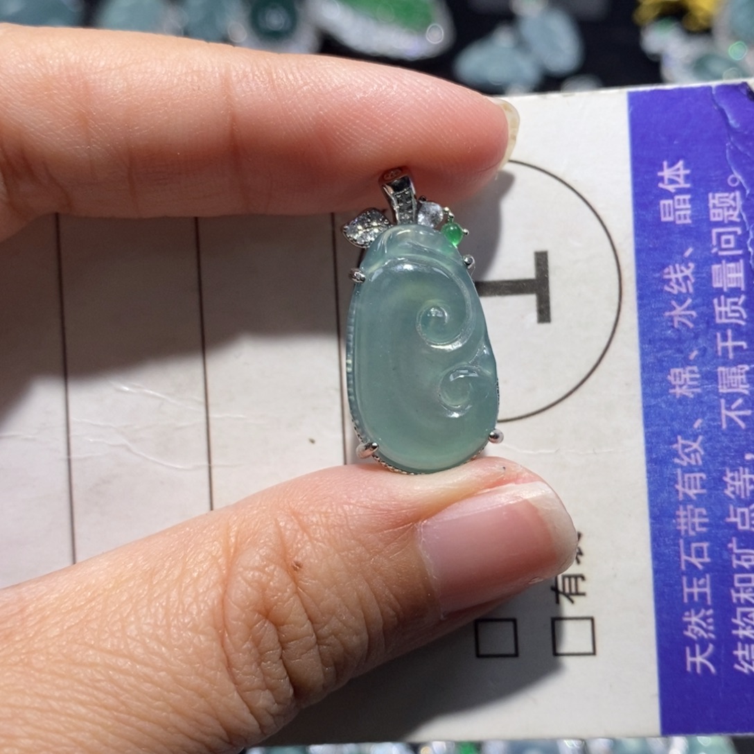 翡翠未镶嵌颈饰翡翠