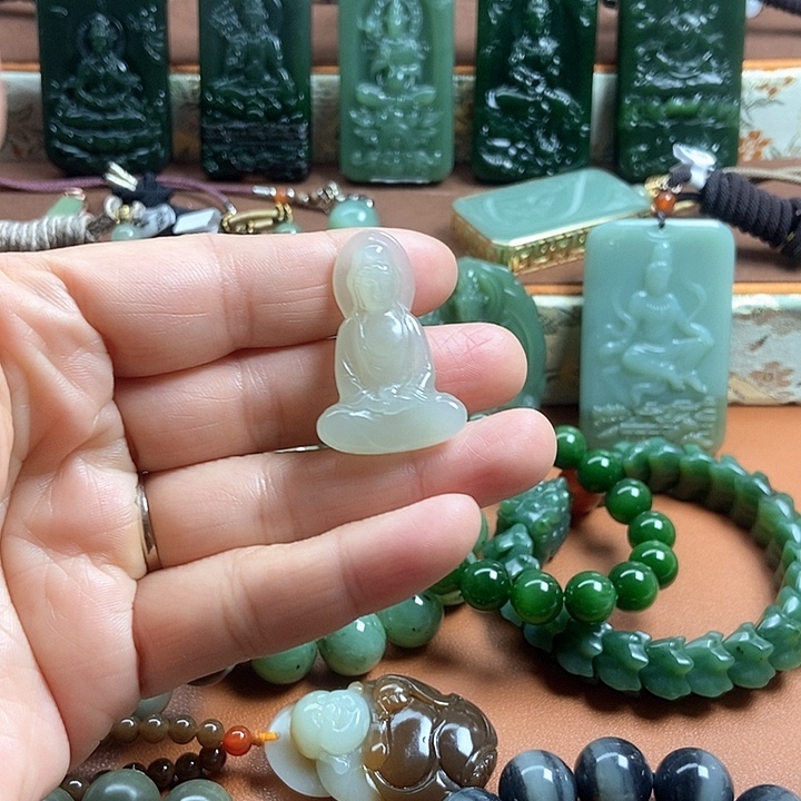 和田玉未镶嵌颈饰