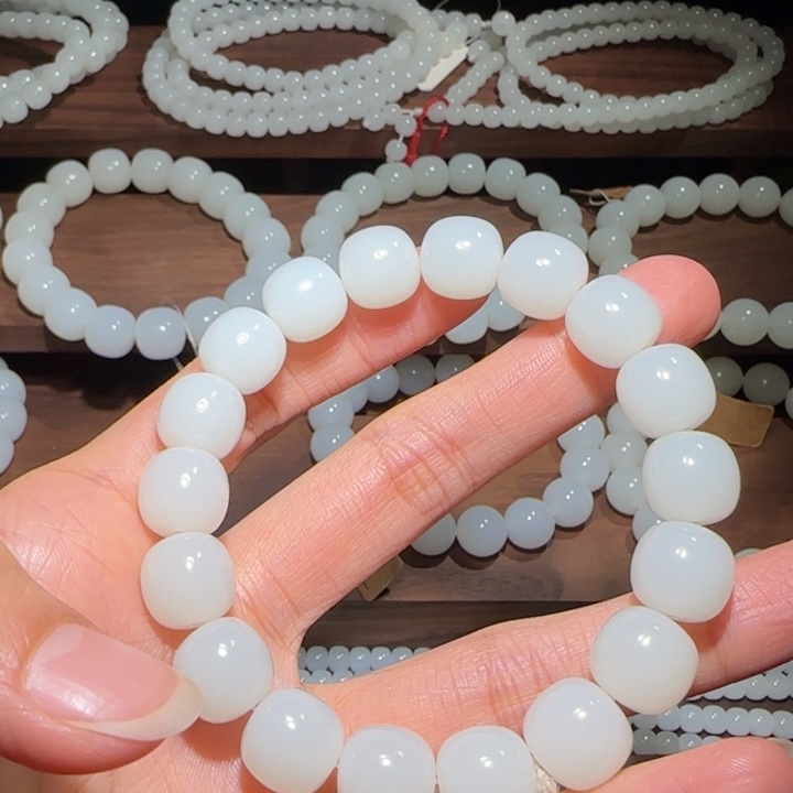 雨***水和田玉（糖玉）未镶嵌手链