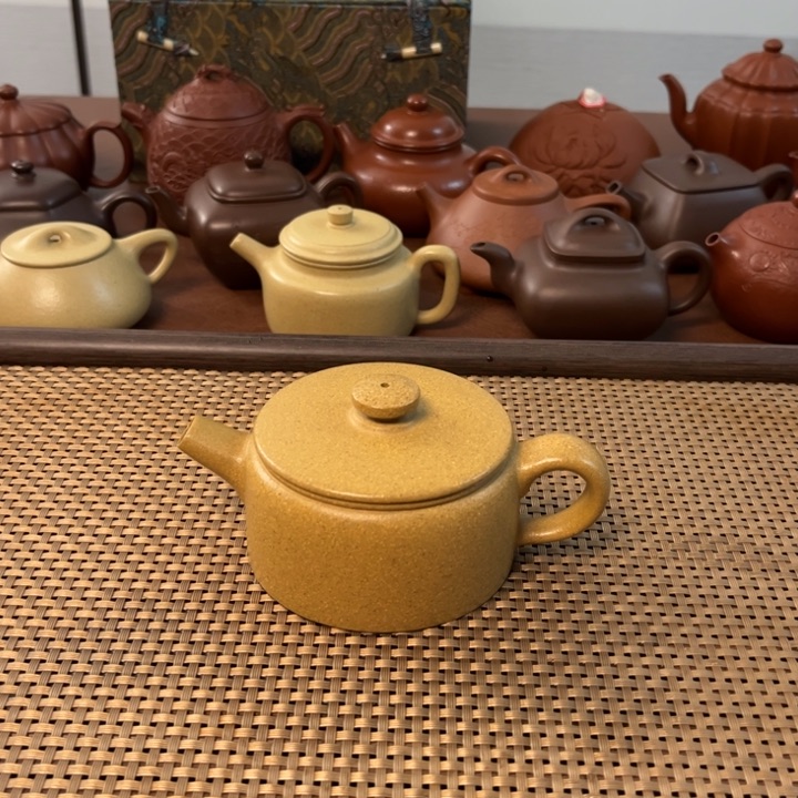 紫砂茶壶汉瓦黄金段半手壶