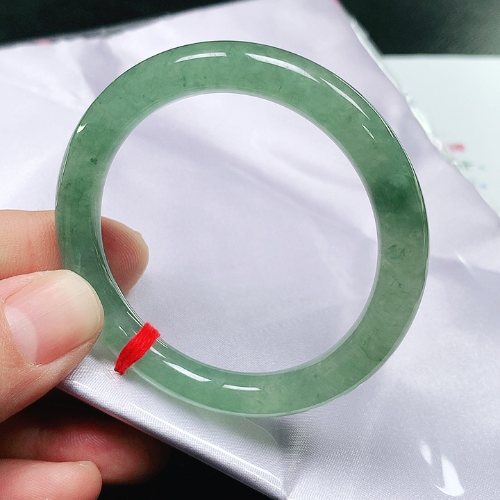 翡翠手镯未镶嵌翡翠手镯未镶嵌