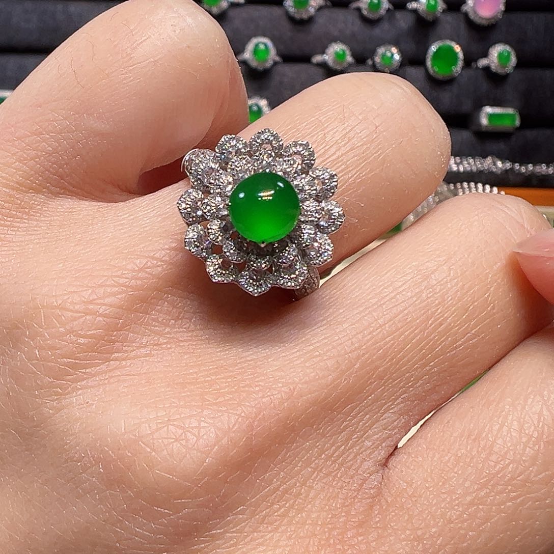 翡翠戒指18K金镶嵌戒指