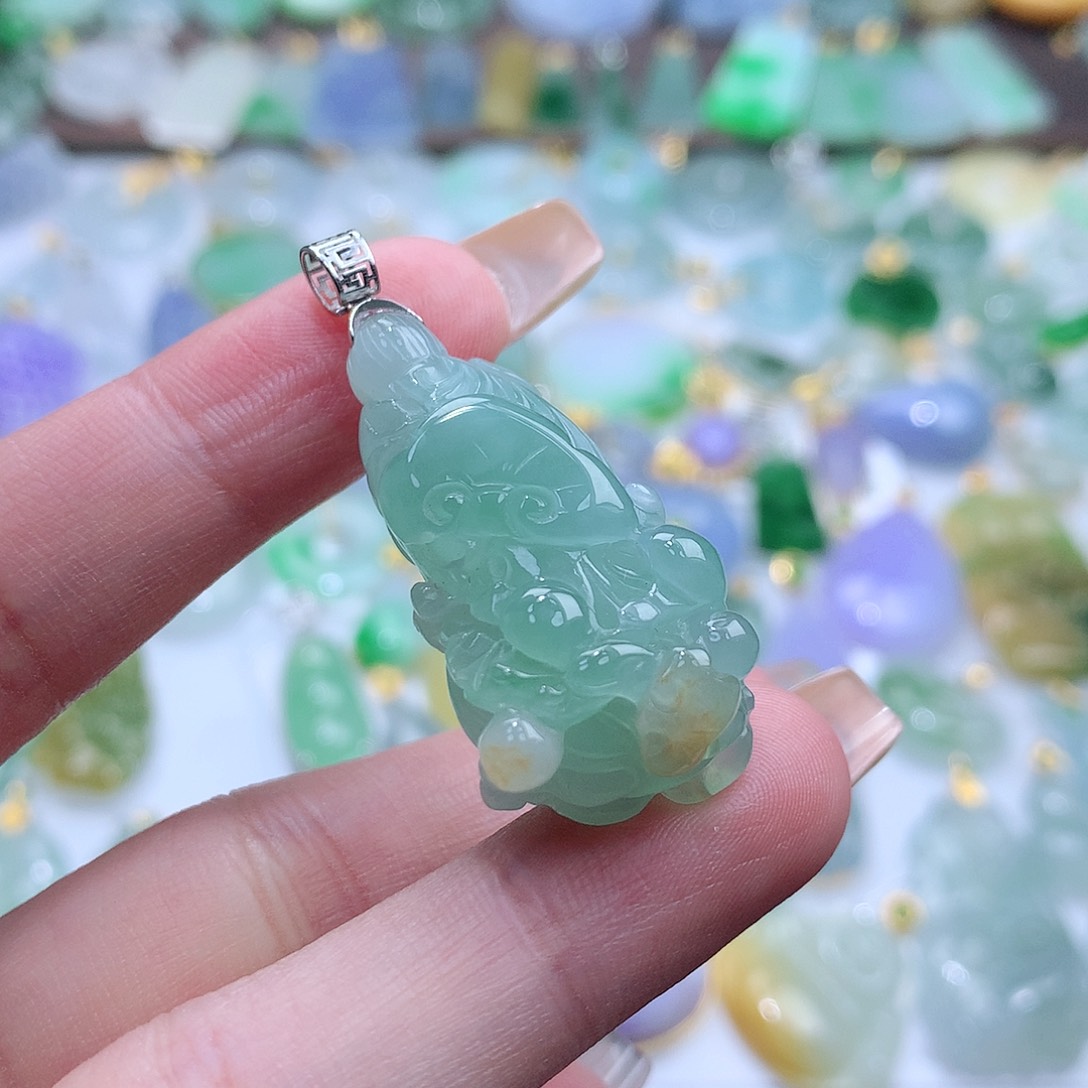 翡翠颈饰未镶嵌翡翠