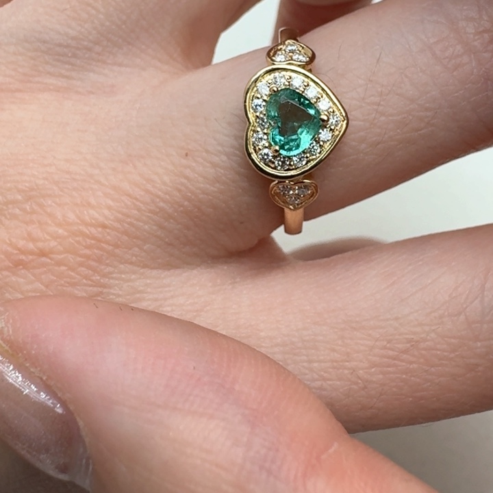 祖母绿戒指18K金镶嵌