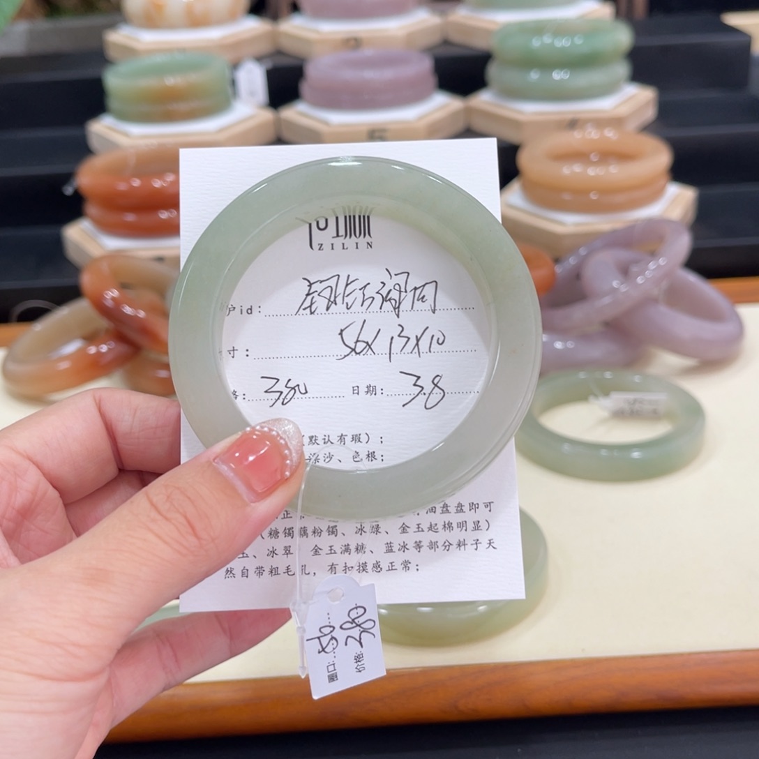 石英质玉手镯未镶嵌钮***肉