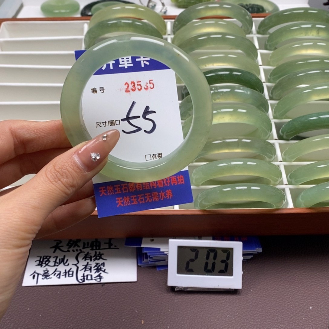 蛇纹石玉手镯未镶嵌