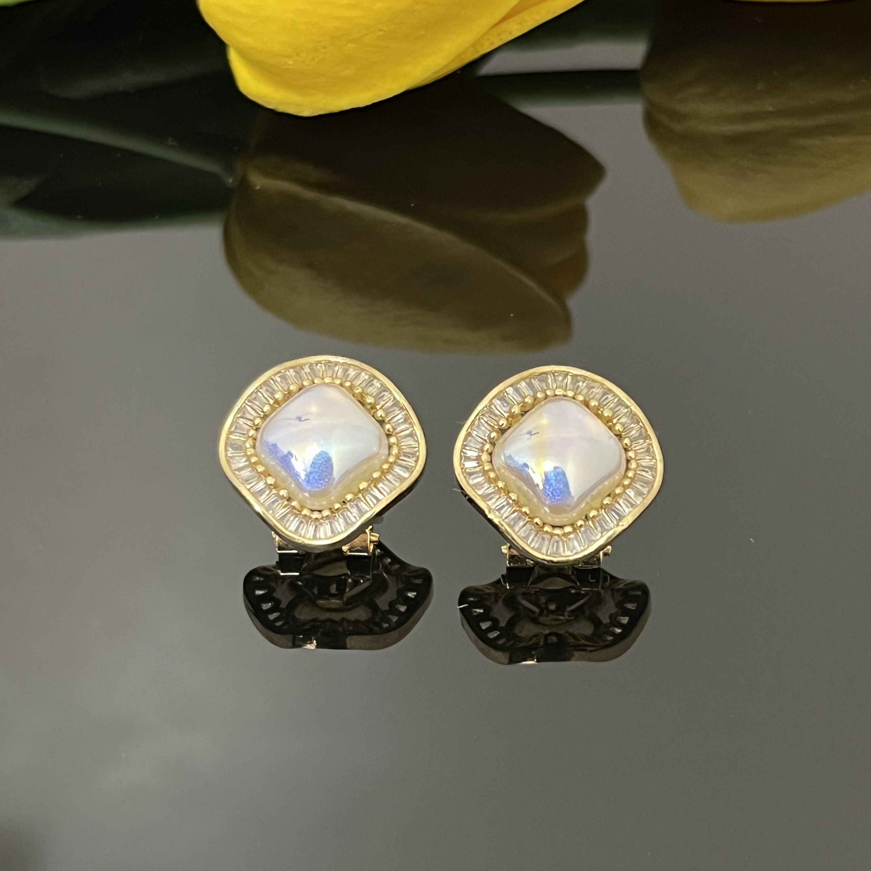 铜合金耳饰 日韩法式女耳钉镶嵌轻奢经典复古时尚温柔金色素款