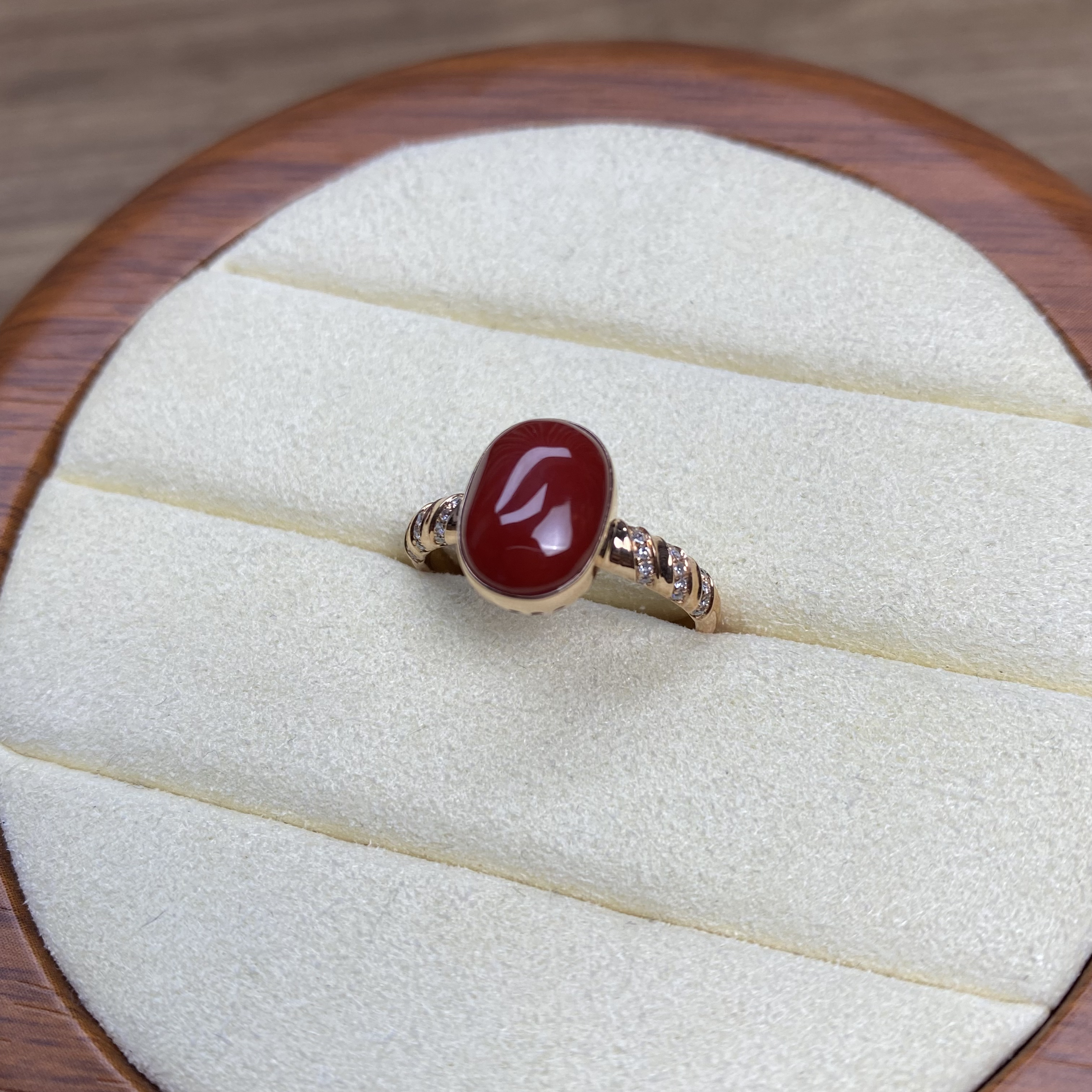 阿卡红珊瑚赤牛血红椭圆蛋面戒指简约精致气质轻奢复古风新中式