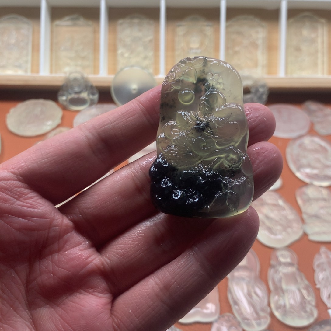 蛇纹石玉颈饰未镶嵌微瑕