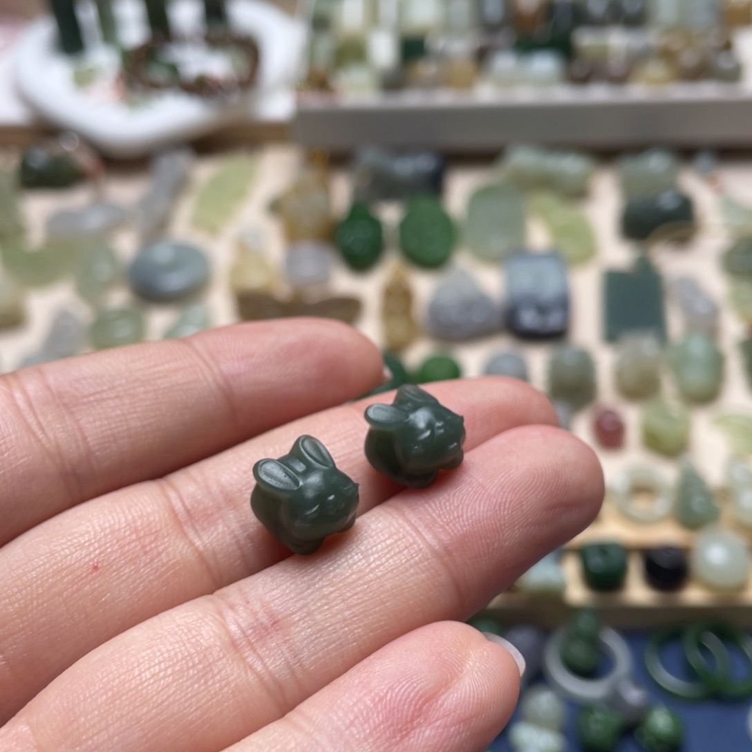 和田玉未镶嵌颈饰一个dui