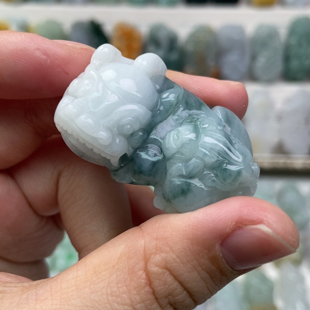 翡翠吊坠(赠链)未镶嵌