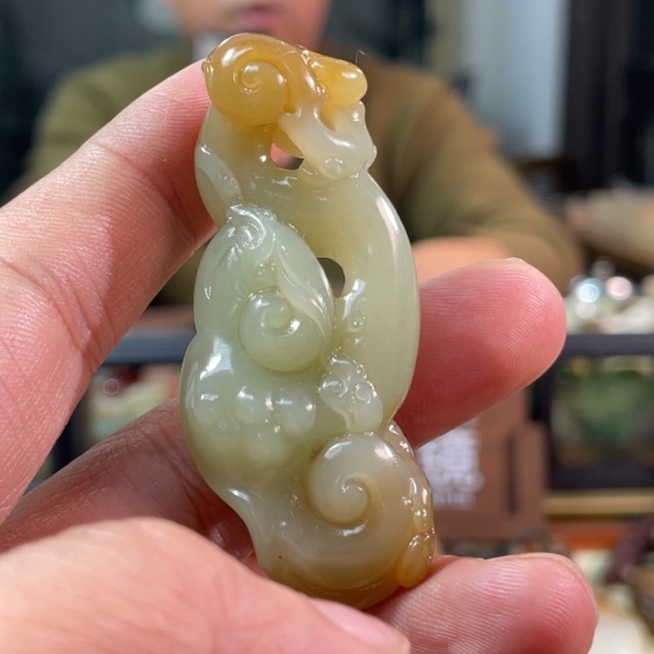 颈饰未镶嵌和田玉（糖玉）