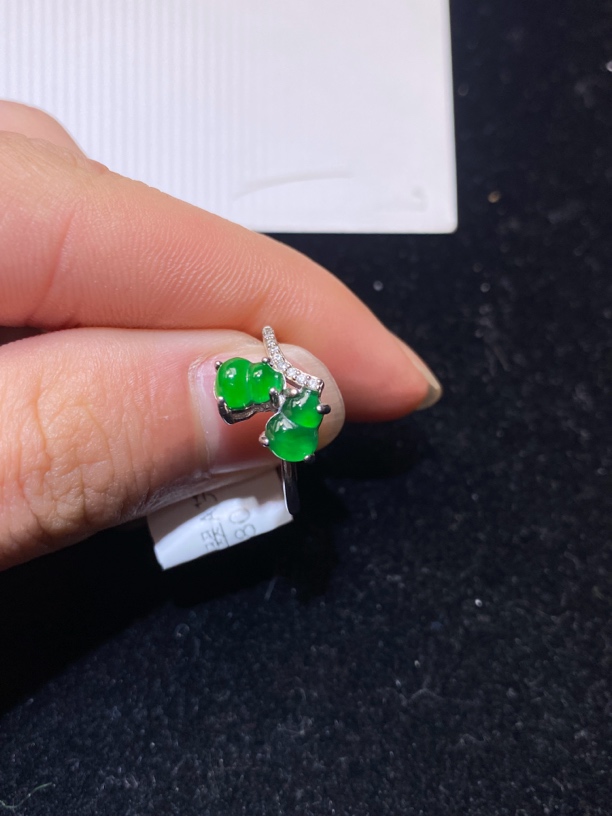 （危料专卖）天然翡翠A货 葫芦戒指
