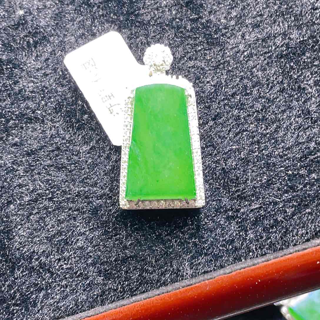 翡翠颈饰未镶嵌32，