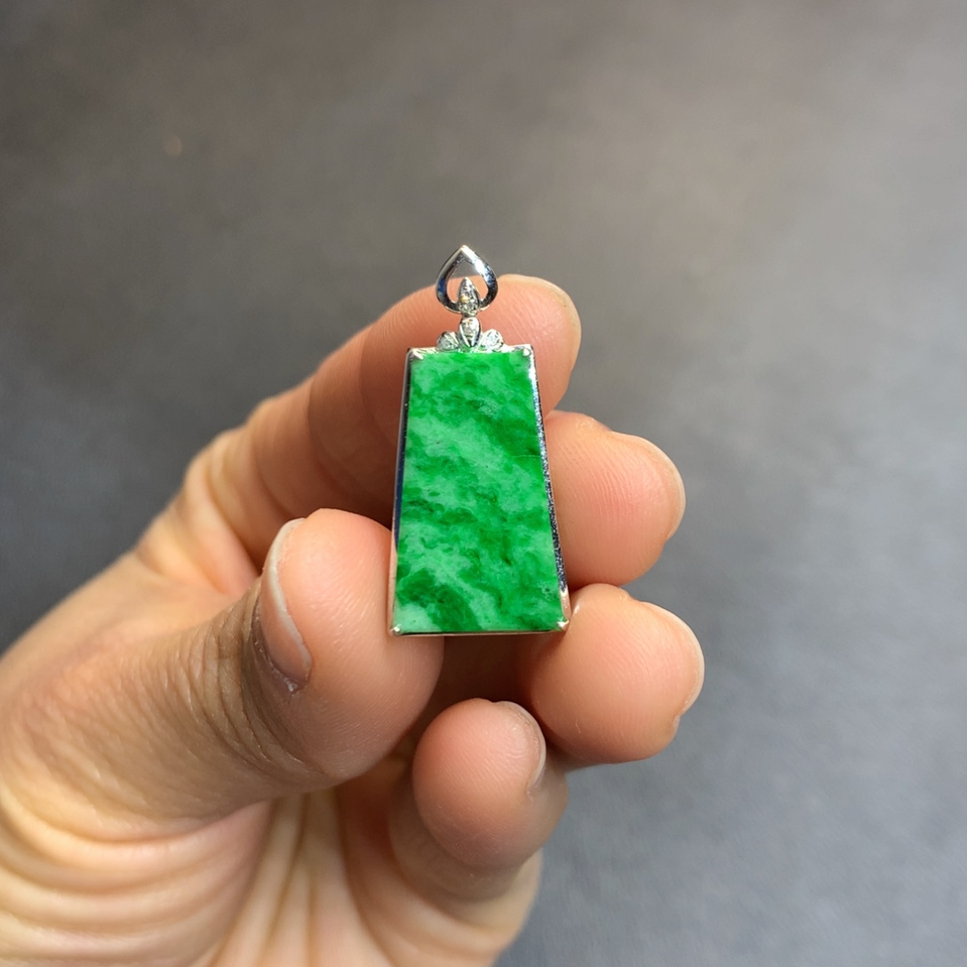 翡翠吊坠(不含链)18K金镶嵌