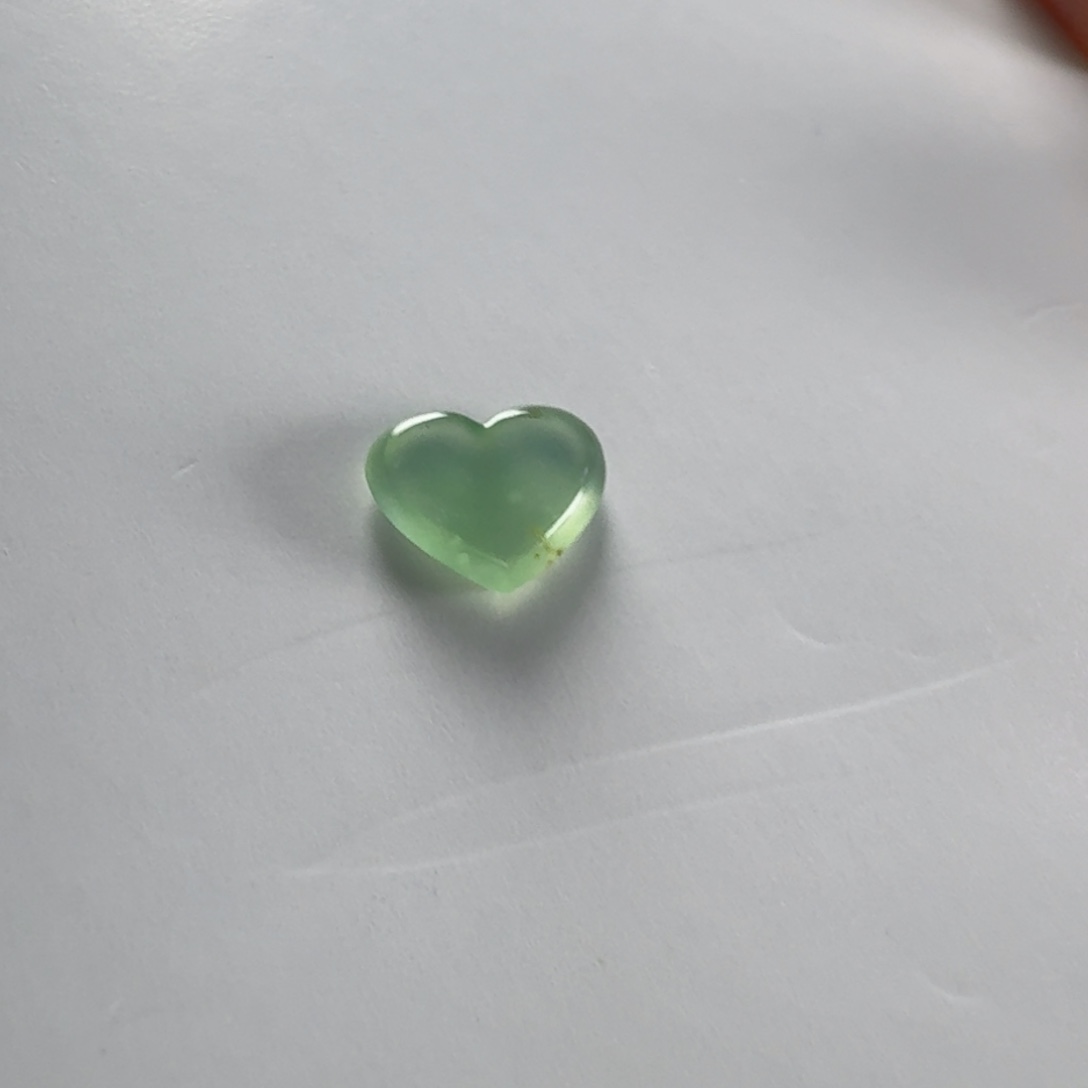 翡翠未镶嵌颈饰爱心