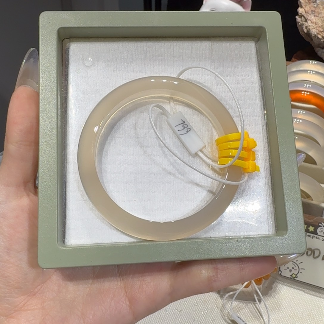 I***t玛瑙/玉髓未镶嵌手镯