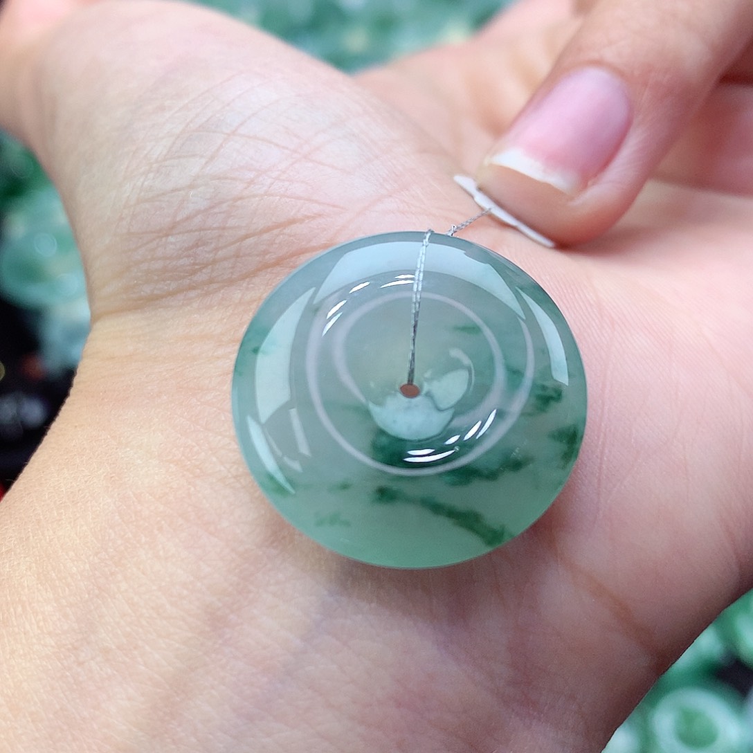 翡翠颈饰未镶嵌编号92。尺寸23.6-6