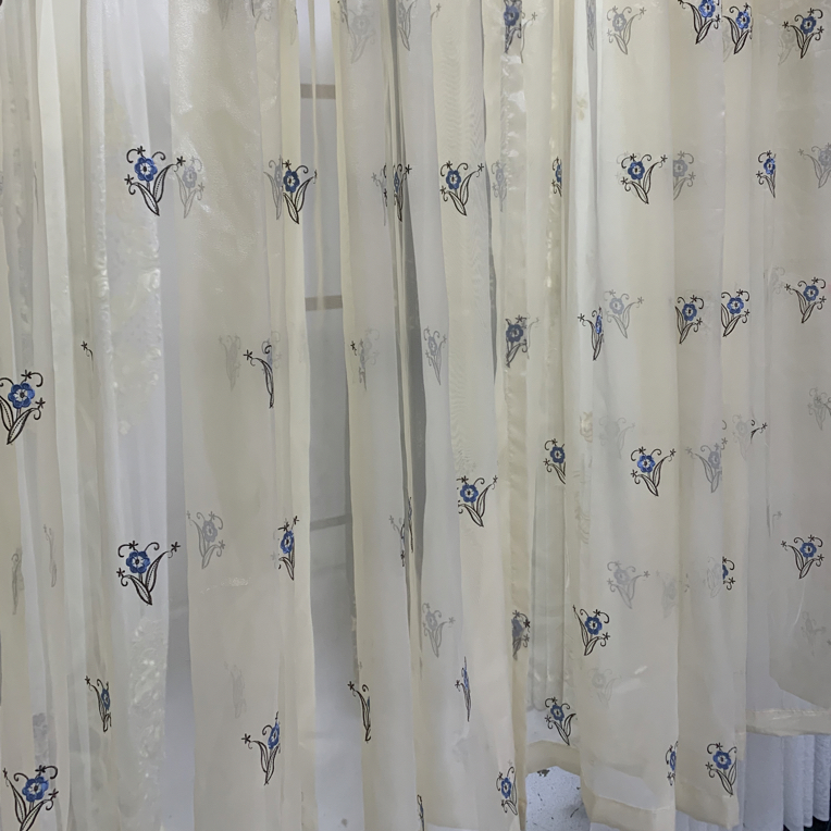 5860米色绣花纱帘宽度6米高度2.3米左右对开两片