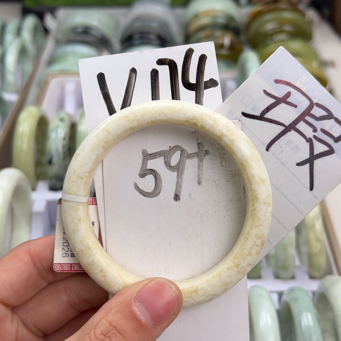 岫玉手镯未镶嵌天然岫玉