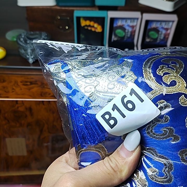 嫣****大叶紫檀（黑酸枝木类）